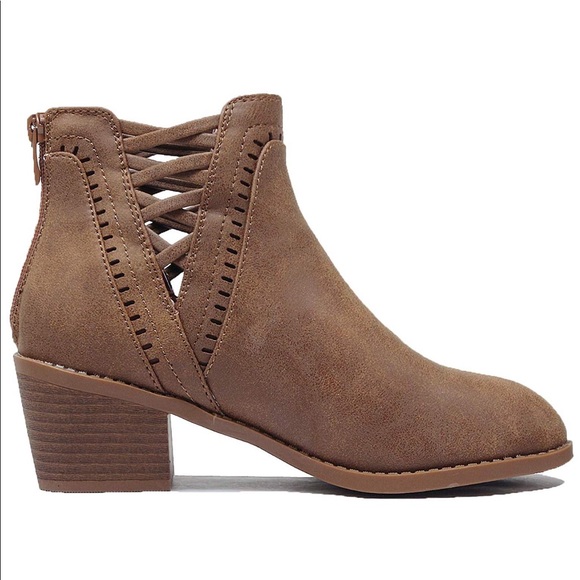 😍restock Tan criss cross v cut booties - Picture 7 of 8